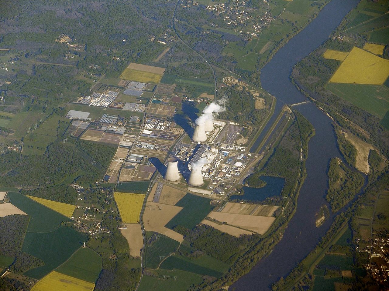 vue-aerienne-de-la-centrale-nucleaire-de-dampierre-2560x.jpg